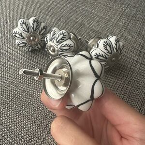 Set of 4 ceramic black & White floral cabinet drawer hardware handles knobs